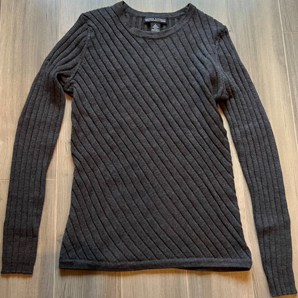 Banana Republic women’s grey 100% merino wool grey long sleeve sweater